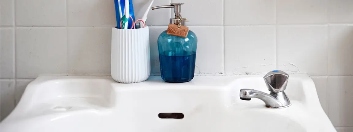 How to clean the bathroom