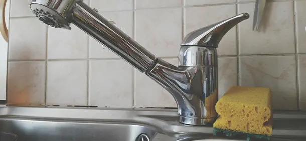 Kitchen sink with sponge