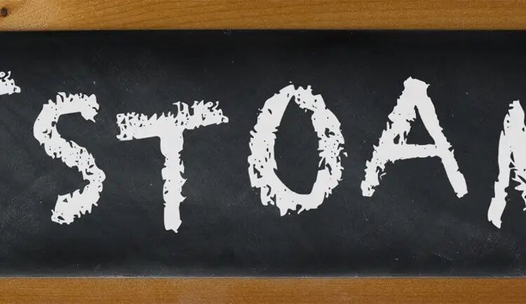 Cartoon blackboard with chalk letters spelling "otstoame"